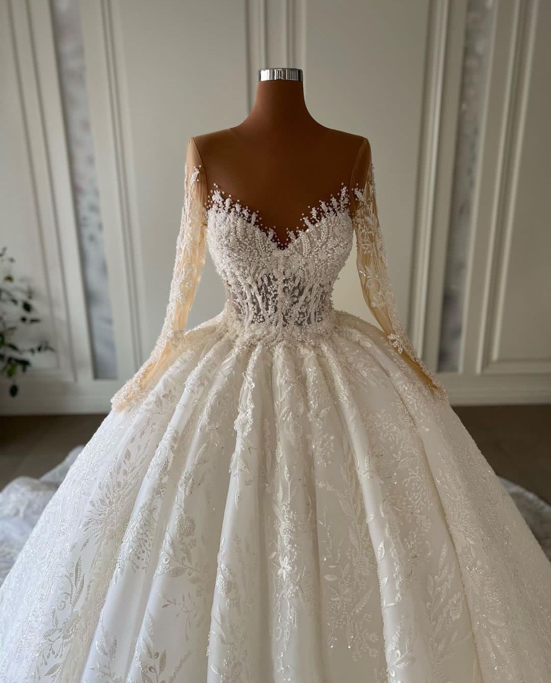 Elegant Ball Gown Wedding Dresses Long Sleeves V Neck Sequins Appliques Ruffles 3D Lace Flower Bridal Gowns Lace-up Formal Dress Plus Size Custom Made