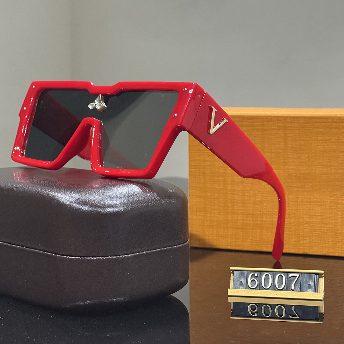 Men designer sunglasses sunglasses for women Hip hop Luxury classics Fashion Matching Driving Beach shading UV protection polarized glasses Red glasses
Men designer sunglasses sunglasses for women Hip hop Luxury classics Fashion Matching Driving Beach shading UV protection polarized glasses Red glasses