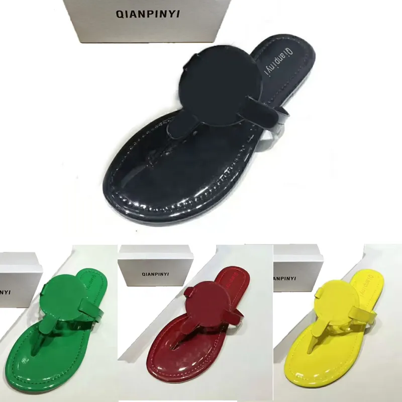 Classic beach slippers Designer shoes Summer women SHoes Clip toe Flip flops sexy Flat heel Lady slippers Belt buckle Soft cow Leather sandals Large size 35-42 us4-us11, Black-matte leather
Classic beach slippers Designer shoes Summer women SHoes Clip toe Flip flops sexy Flat heel Lady slippers Belt buckle Soft cow Leather sandals Large size 35-42 us4-us11, Black-matte leather
