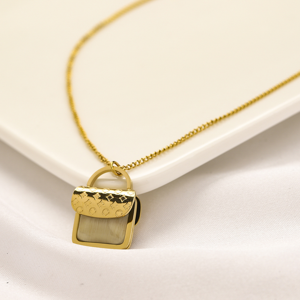 Never Fading 18K Gold Plated Luxury Brand Designer Pendants Necklaces Bag Stainless Steel Letter Choker Pendant Necklace Chain Jewelry Accessories LOVE Gifts
Never Fading 18K Gold Plated Luxury Brand Designer Pendants Necklaces Bag Stainless Steel Letter Choker Pendant Necklace Chain Jewelry Accessories LOVE Gifts