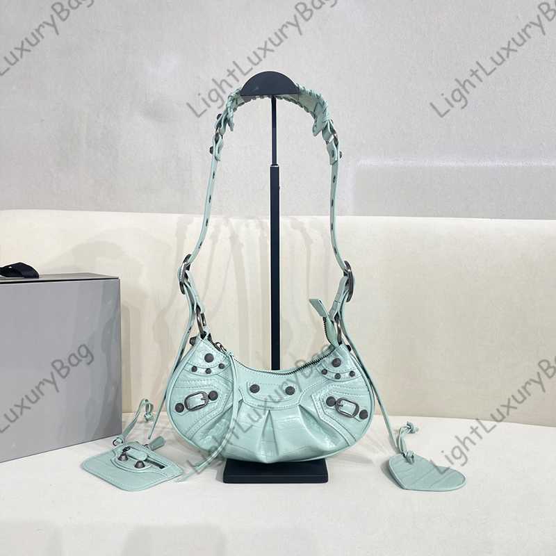 5A top women's motorcycle armpit bags external real pickup bag women handbag designer women's handbags shoulders strap shoulder Wallet 230321, Blue
5A top women's motorcycle armpit bags external real pickup bag women handbag designer women's handbags shoulders strap shoulder Wallet 230321, Blue