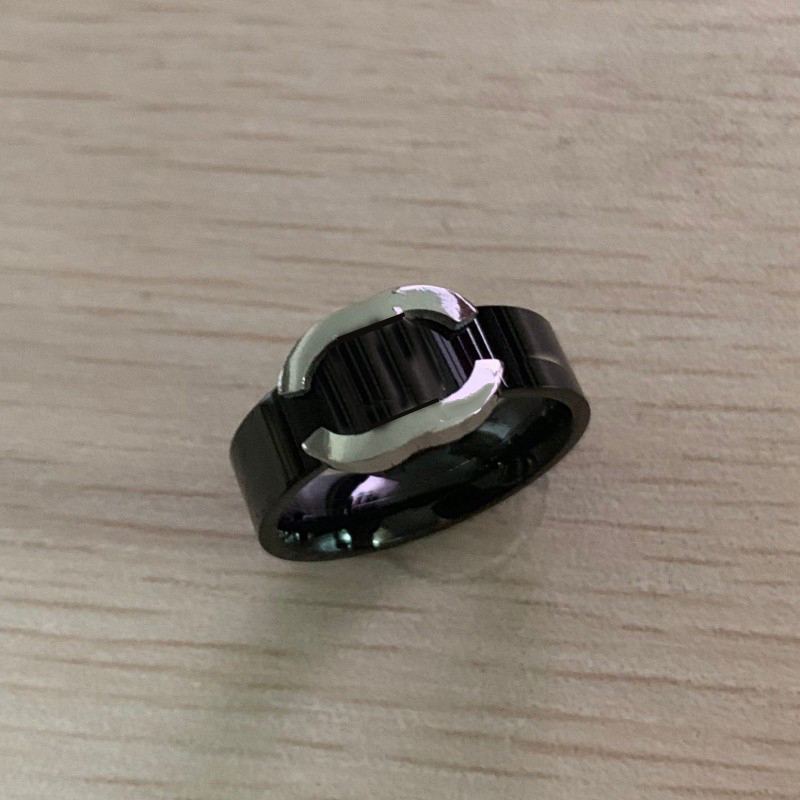 Top Quality Luxury Brand Ring Vintage Color Stainless Steel Women Designer Couple Rings Without Box
Top Quality Luxury Brand Ring Vintage Color Stainless Steel Women Designer Couple Rings Without Box