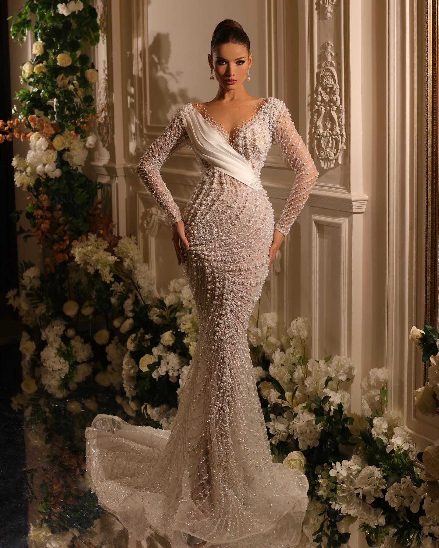 Modern Mermaid Wedding Dress Pearls Beading Sheer V Neck Bridal Gowns 2023 Luxury Beaded Bride Dresses With Detachable Train