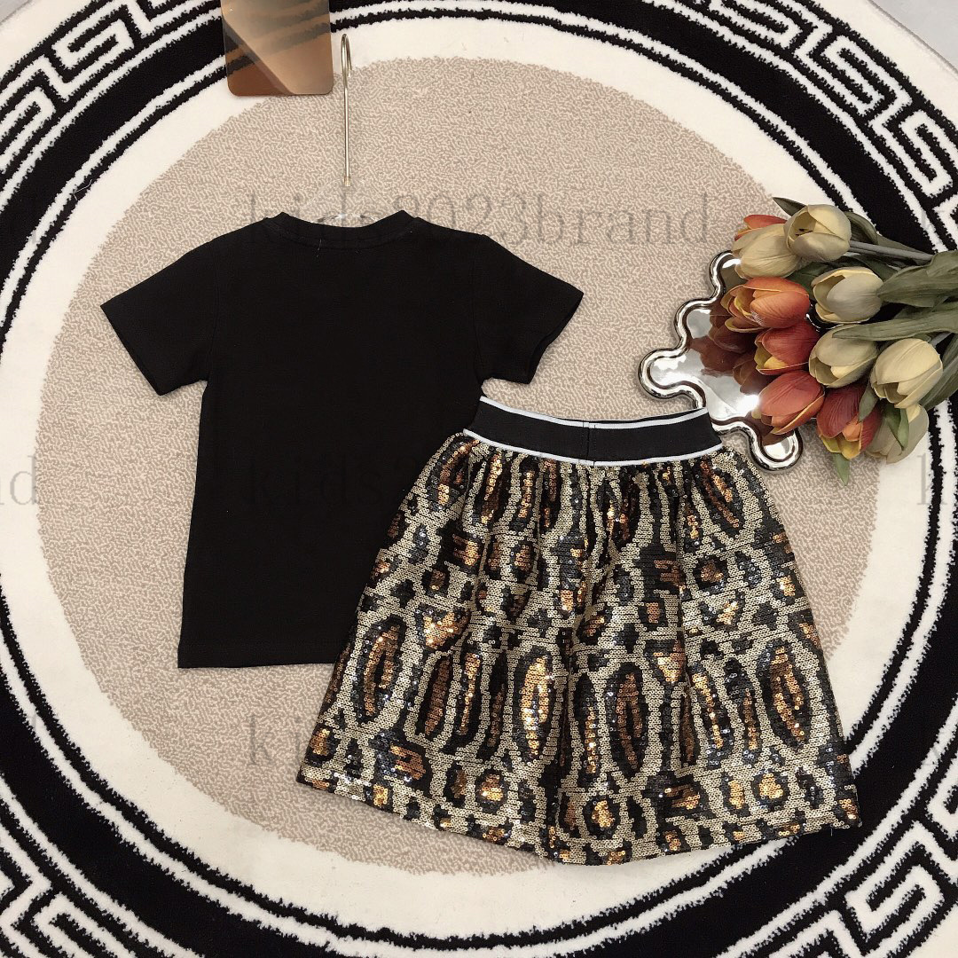 summer high end girls black skirts sets brand designer t shirts with pleated skirts two pieces sets girls embroidery tracksuits t-shirt fashion golden skirt, 2#
summer high end girls black skirts sets brand designer t shirts with pleated skirts two pieces sets girls embroidery tracksuits t-shirt fashion golden skirt, 2#