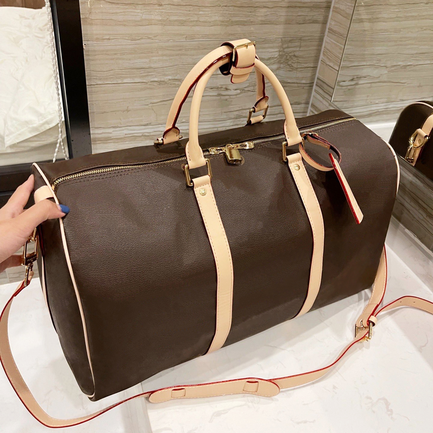 Duffel Bags A must-have summer travel bag designer bag women and men the tote bag Multifunctional large capacity handbag with original dust bag, #0
Duffel Bags A must-have summer travel bag designer bag women and men the tote bag Multifunctional large capacity handbag with original dust bag, #0