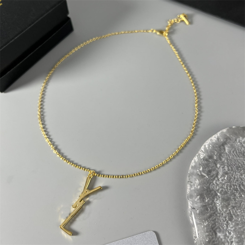 Designer Jewelry Pendant Necklaces Luxury Brand Necklaces Designer Letter Necklace Chains For Men Fashion Womens Wedding Party Ornaments
Designer Jewelry Pendant Necklaces Luxury Brand Necklaces Designer Letter Necklace Chains For Men Fashion Womens Wedding Party Ornaments