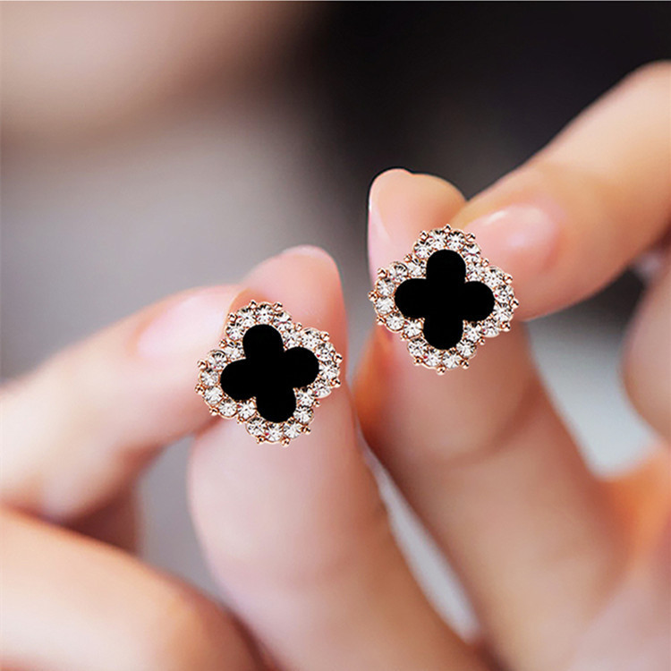 Designer silver needle clover stud earrings simple temperament micro-set zircon clever earrings women
Designer silver needle clover stud earrings simple temperament micro-set zircon clever earrings women