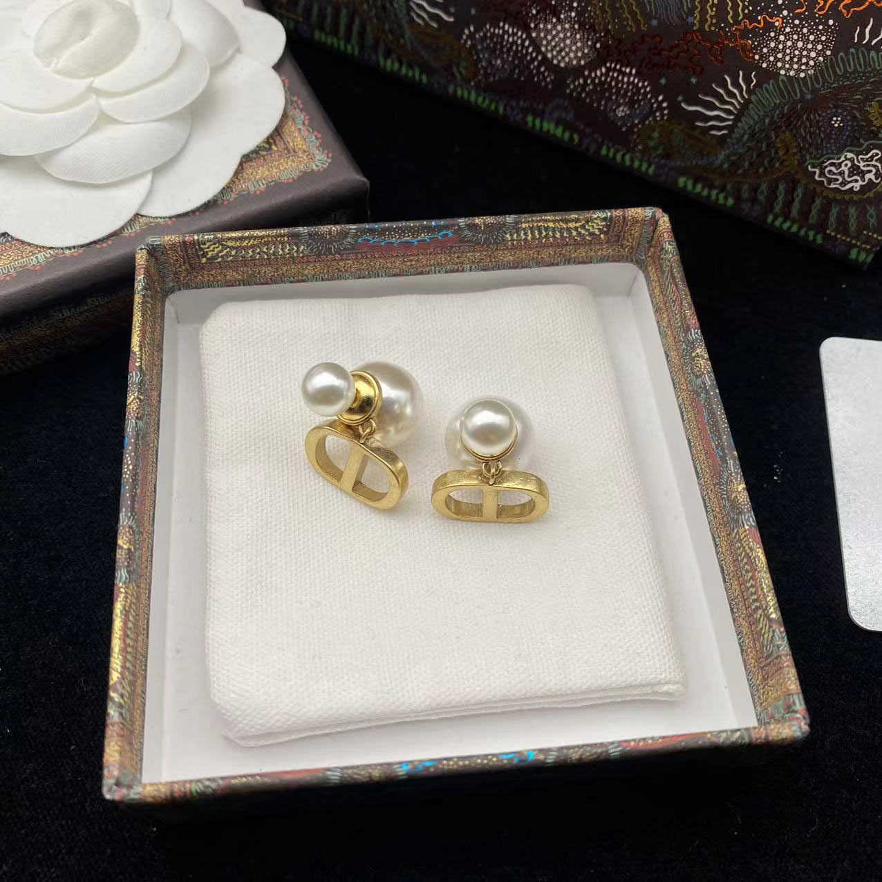 D Jiadi's CD Pearl Earrings for Women 925 Silver Needle 2023 New High Quality Temperament Red Old
D Jiadi's CD Pearl Earrings for Women 925 Silver Needle 2023 New High Quality Temperament Red Old