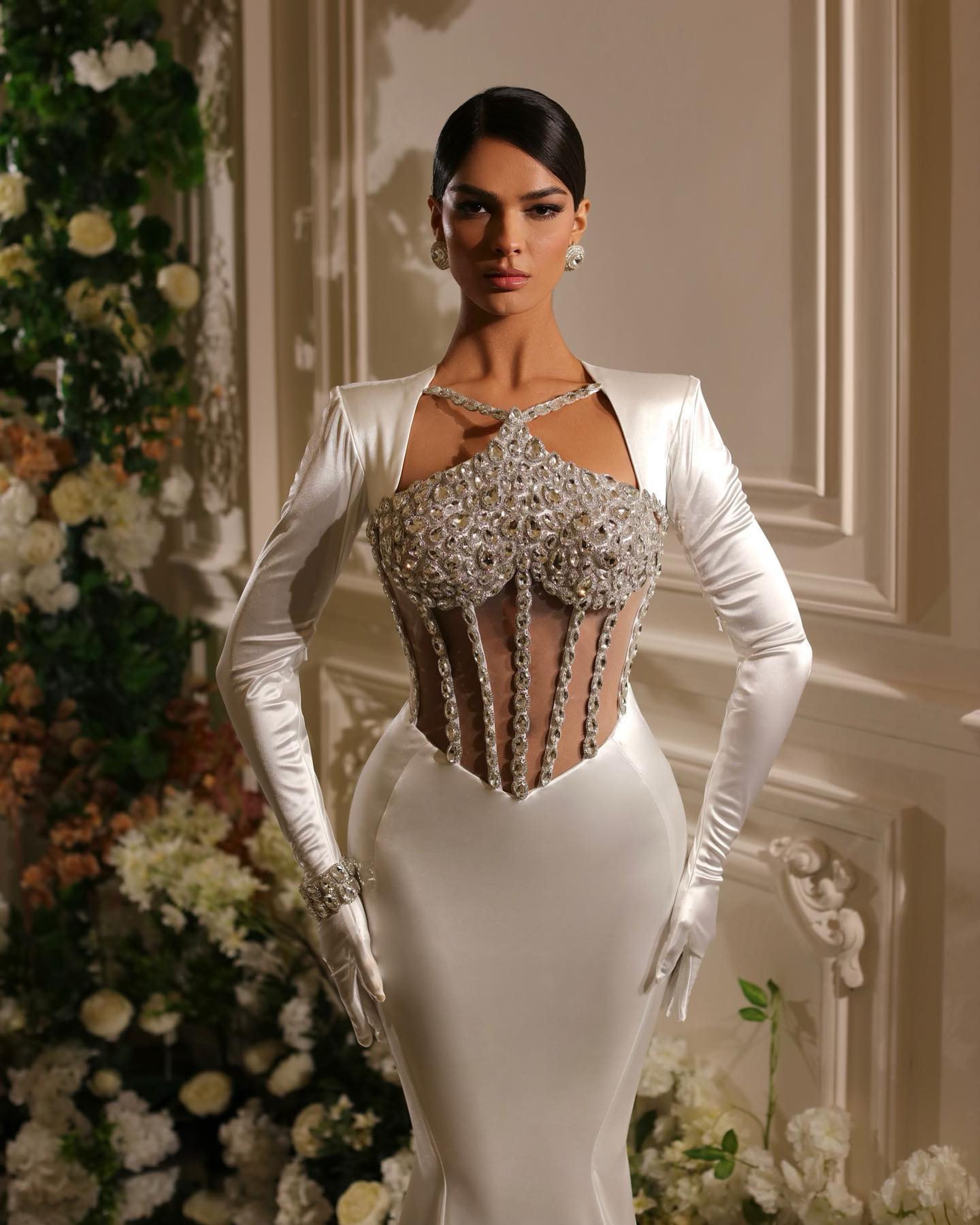 Elegant Satin Mermaid Wedding Dress Luxury Crystal Beading V Neck Long Sleeve Bridal Gowns Bride Dresses