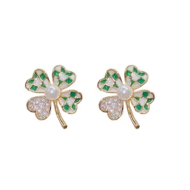 New Popular Earrings Classic Style Four-Leaf Clover Stud Earrings Beautiful Earrings Women Wedding Jewelry Earrings High Quality Gift