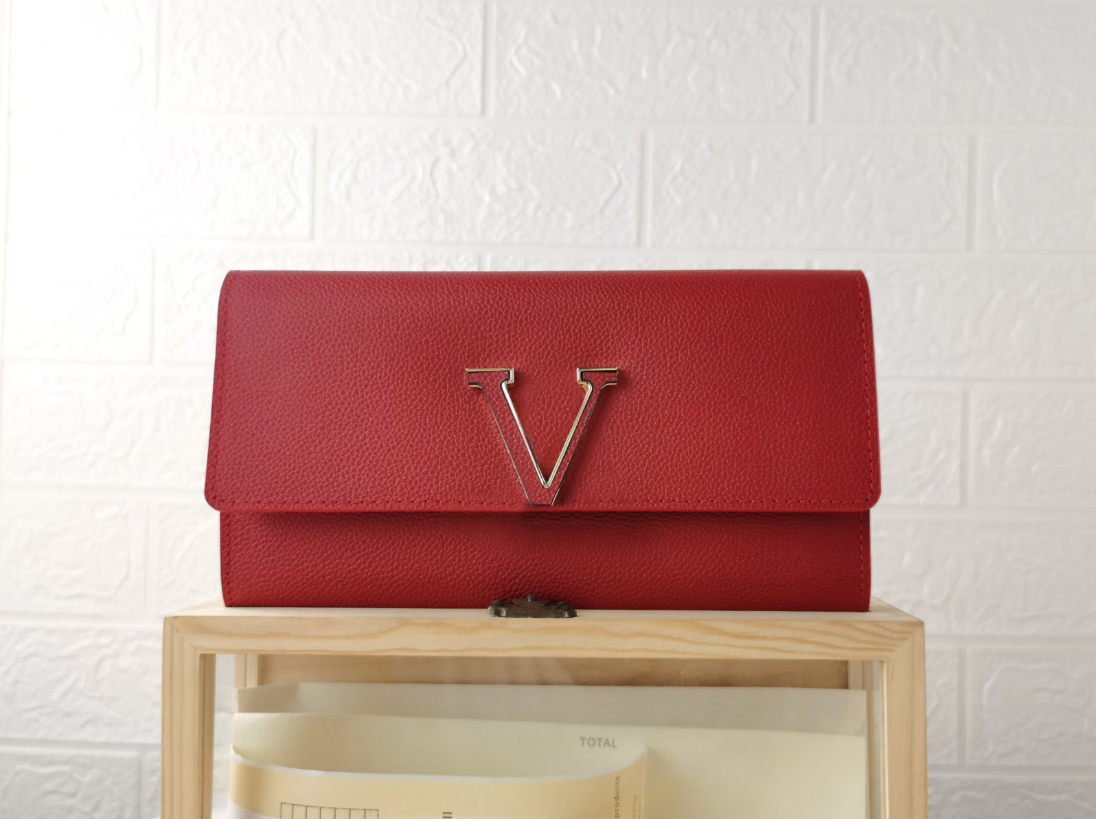 Fashion designer wallets luxury capucines purses men womens metal Digram long card holders ladies slim money clutch bags with box, 61248#metal digram
Fashion designer wallets luxury capucines purses men womens metal Digram long card holders ladies slim money clutch bags with box, 61248#metal digram