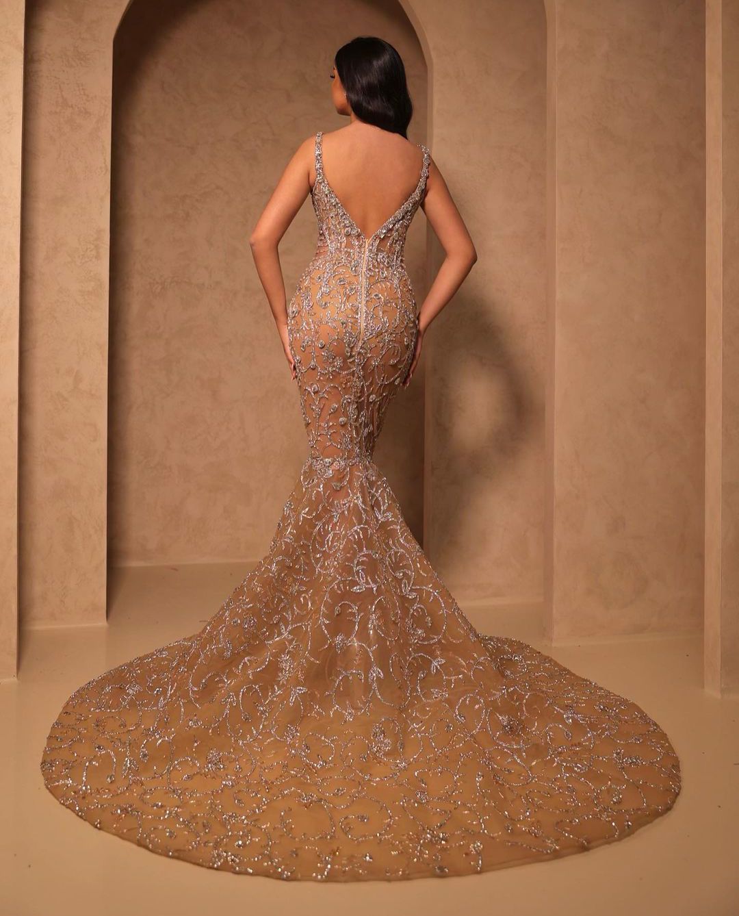 Luxury Mermaid Evening Dresses Sleeveless V Neck Strasp Beaded Appliques Sequins Diamonds Zipper Floor Length Prom Dresses Formal Gowns Plus Size Gown