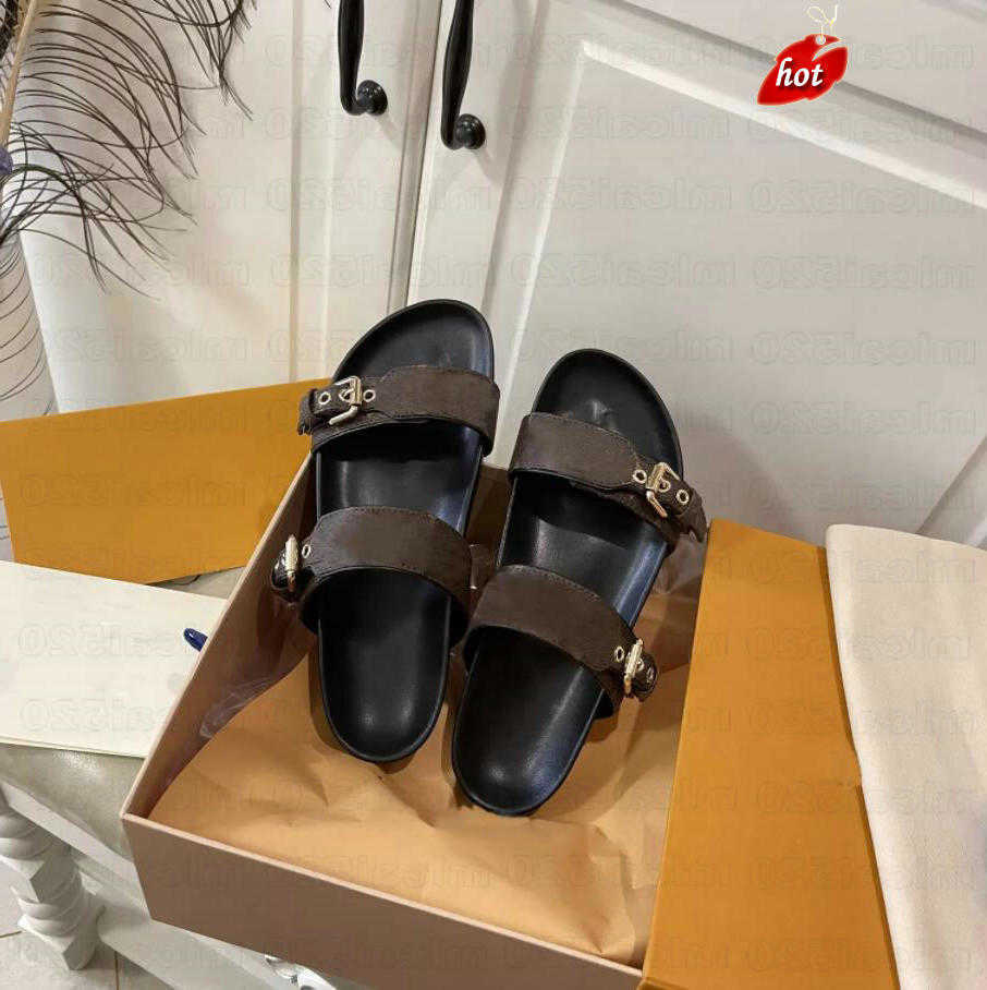 Bom Luxury lvs Shoes louise Dia Mule Slippers Designer vuitton Scuff viuton Two Straps Buckles Flip Flops Brown Patent Monograms Canvas Leather Sandals H2DX
Bom Luxury lvs Shoes louise Dia Mule Slippers Designer vuitton Scuff viuton Two Straps Buckles Flip Flops Brown Patent Monograms Canvas Leather Sandals H2DX
