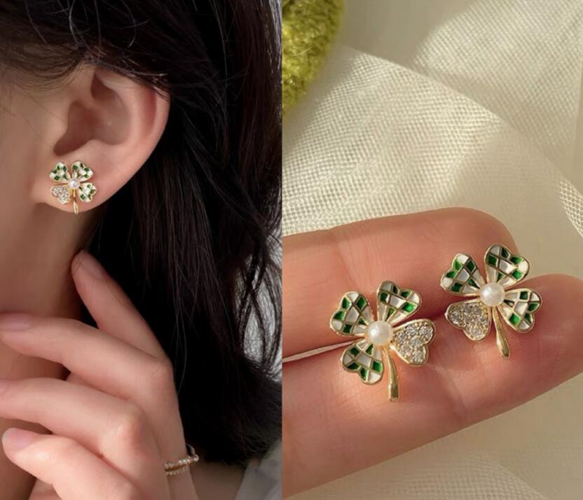 New Popular Earrings Classic Style Four-Leaf Clover Stud Earrings Beautiful Earrings Women Wedding Jewelry Earrings High Quality Gift