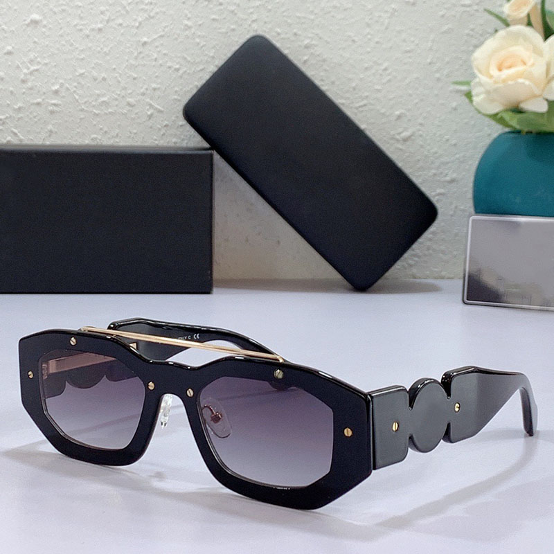 Classic gold Old Man logo Sunglasses low-lens shape and wide temples For Woman Designer Mens Sunglass 2235 Luxury Fashion double bridge Shades Hip Hop Eyeglasses
Classic gold Old Man logo Sunglasses low-lens shape and wide temples For Woman Designer Mens Sunglass 2235 Luxury Fashion double bridge Shades Hip Hop Eyeglasses