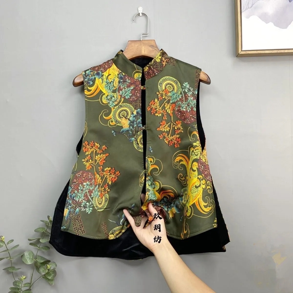 Women's Vests Women's Spring and Autumn Clothes With Double Vest Collar Buckle Retro Tang Suit Vest Jacquard Velvet Sleeveless Coat 230322