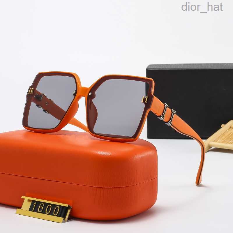 Designer sunglasses fashion glasses man classic eyeglasses for women outdoor beach sun glasses UV400 protection lenses can with original box
Designer sunglasses fashion glasses man classic eyeglasses for women outdoor beach sun glasses UV400 protection lenses can with original box