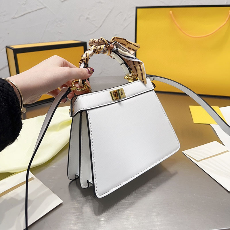 Top Quality Crossbody Shoulder Bag Handbag Peekaboo Iseeu Petite Black Padded Nappa Leather Designer Bags Celebrity High End Fashion Handbags 10