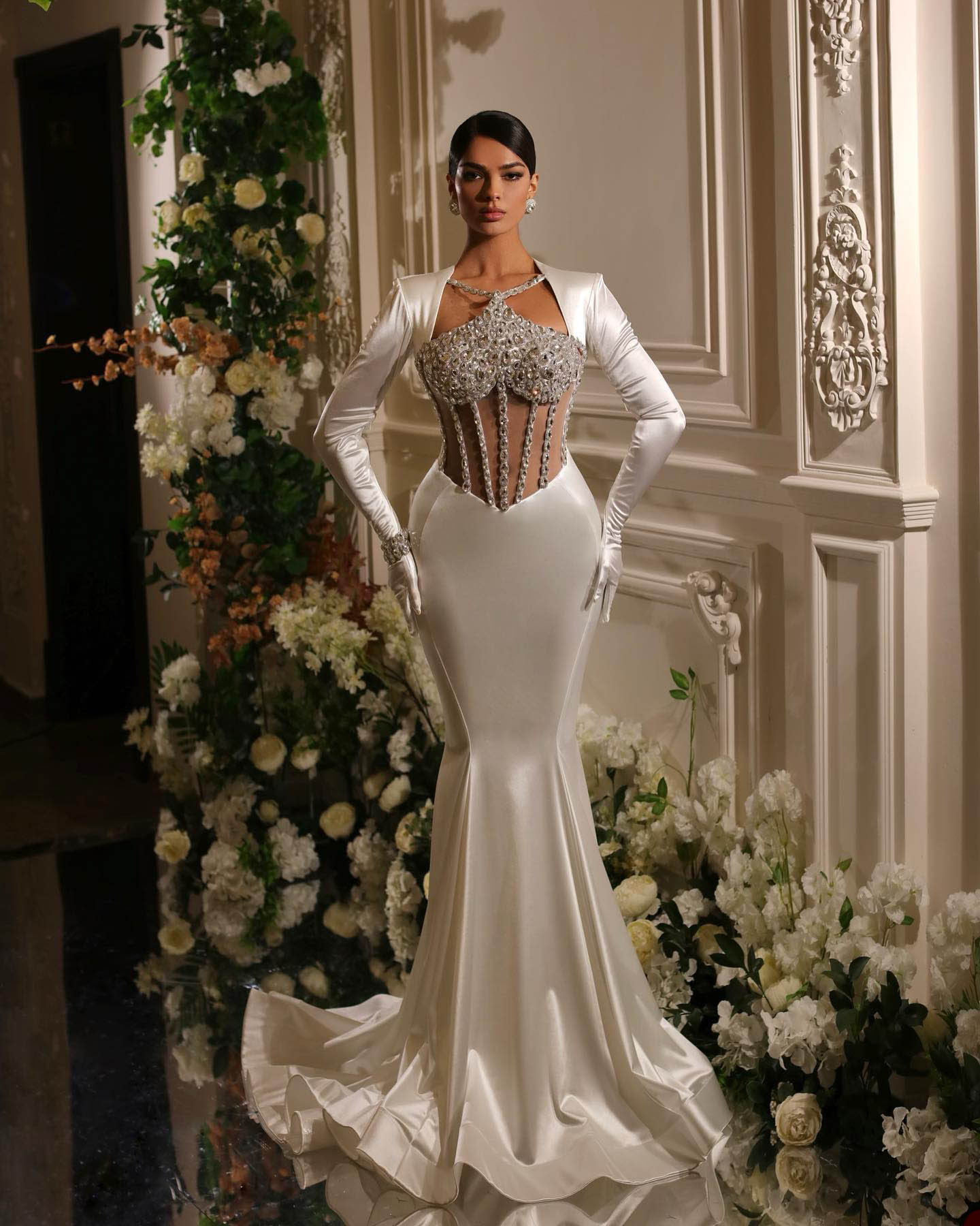 Elegant Satin Mermaid Wedding Dress Luxury Crystal Beading V Neck Long Sleeve Bridal Gowns Bride Dresses