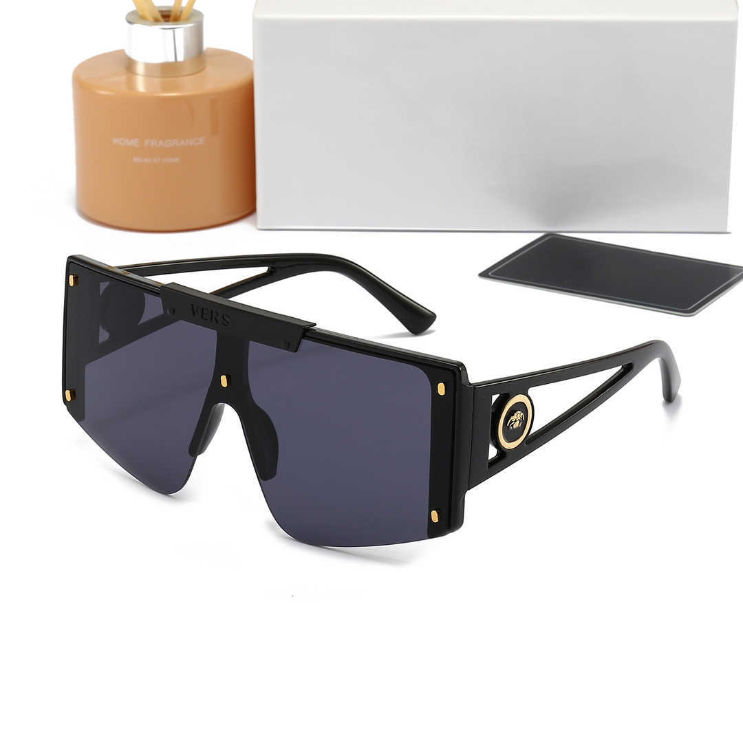 Luxury Designer Versage Sunglasses Men's Women's Vercace Sunglasses New Large Frame Fashion Trend Leisure Sunglasses Holiday Driving Travel Glasses 8521
Luxury Designer Versage Sunglasses Men's Women's Vercace Sunglasses New Large Frame Fashion Trend Leisure Sunglasses Holiday Driving Travel Glasses 8521