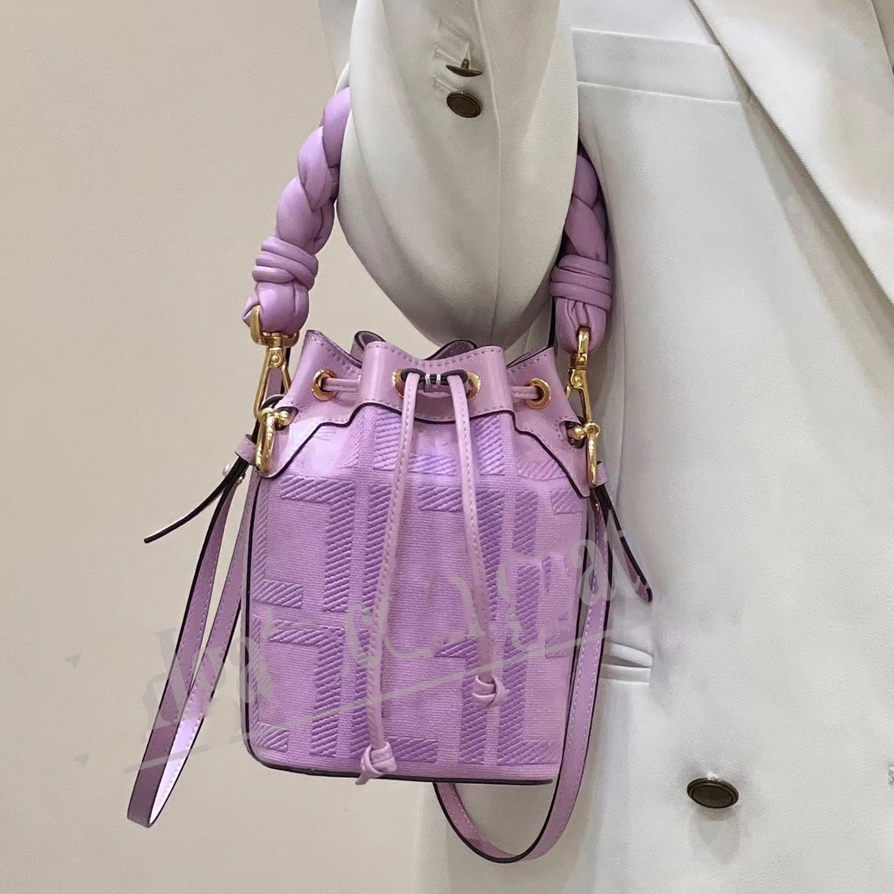 Mon Tresor F Canvas Mini Bag Jacquard Embroidery F Boucket Drawstring Totes Women Shoulder Crossbody Designer Luxury Handbags Fashion Lady Purses Clutch Wallets
Mon Tresor F Canvas Mini Bag Jacquard Embroidery F Boucket Drawstring Totes Women Shoulder Crossbody Designer Luxury Handbags Fashion Lady Purses Clutch Wallets