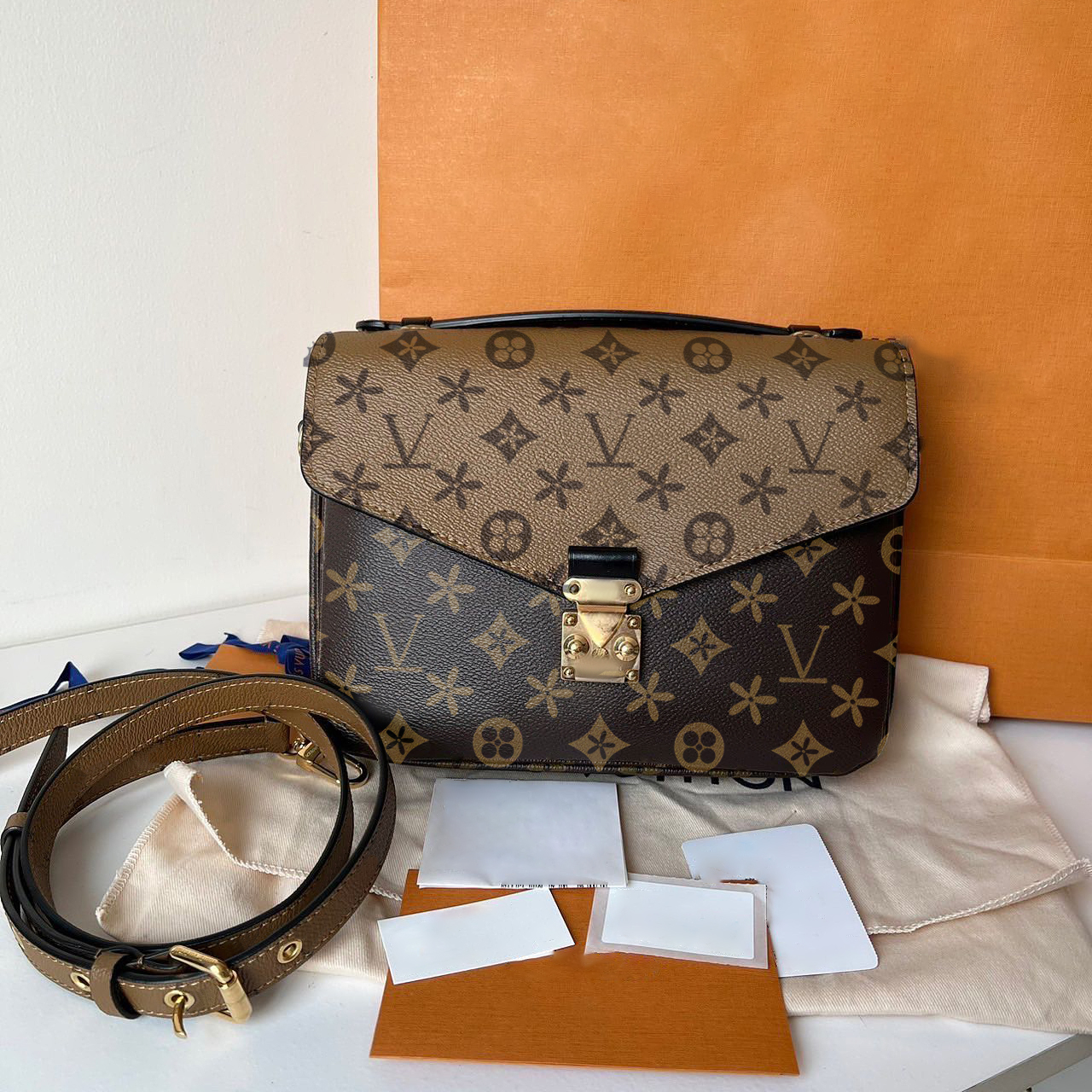 Tote M44875 Pochette Luxury Designer Womens mens embossed shoulder Clutch Bags chandbag purse Metal clasp Genuine Leather crossbody briefcase Hobo Evening bag, Blue embossed
Tote M44875 Pochette Luxury Designer Womens mens embossed shoulder Clutch Bags chandbag purse Metal clasp Genuine Leather crossbody briefcase Hobo Evening bag, Blue embossed