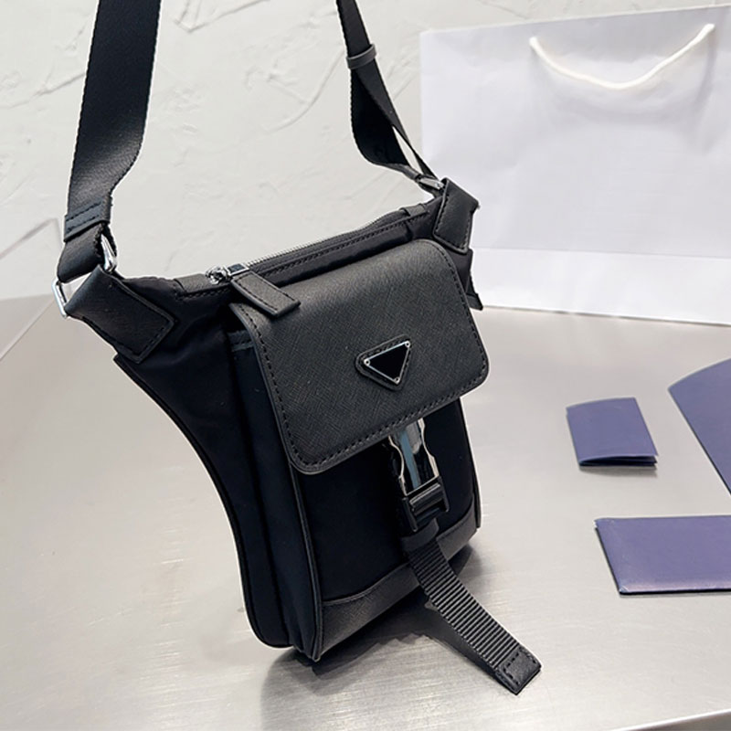 Nylon Messenger Shoulder Bag Men Sport Crossbody Bags Fashion Letters Women Handbags Purse Zipper Closure Women Camera Bags
Nylon Messenger Shoulder Bag Men Sport Crossbody Bags Fashion Letters Women Handbags Purse Zipper Closure Women Camera Bags