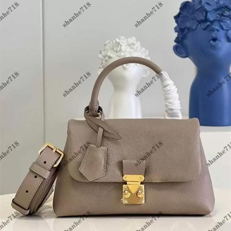 Hight Quality Madeleine BB Totes Shoulder Messenger Bag for Women Cowhide Black Emboss Handbags Designer Crossbody Bag chain bag Louisitys 1 viutonity bag wallet 5A, Add box
Hight Quality Madeleine BB Totes Shoulder Messenger Bag for Women Cowhide Black Emboss Handbags Designer Crossbody Bag chain bag Louisitys 1 viutonity bag wallet 5A, Add box
