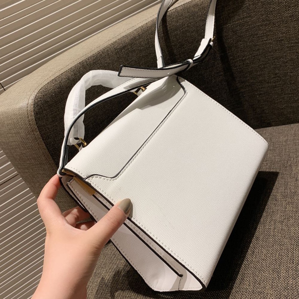 SSS new Shell Bag Luxury Designers Handbags Lady Crossbody bag Women Tote Shoulder Bags Handbag Purse Wallet Clutch Letters Double zipper Pocket Fashion Holders
SSS new Shell Bag Luxury Designers Handbags Lady Crossbody bag Women Tote Shoulder Bags Handbag Purse Wallet Clutch Letters Double zipper Pocket Fashion Holders