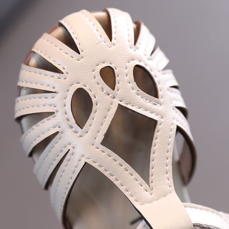 Sandals Childrens Softsoled Shoes Summer TStrap Closed Toe Little Girls Princess AntiSlip Beach CSH1102 230322