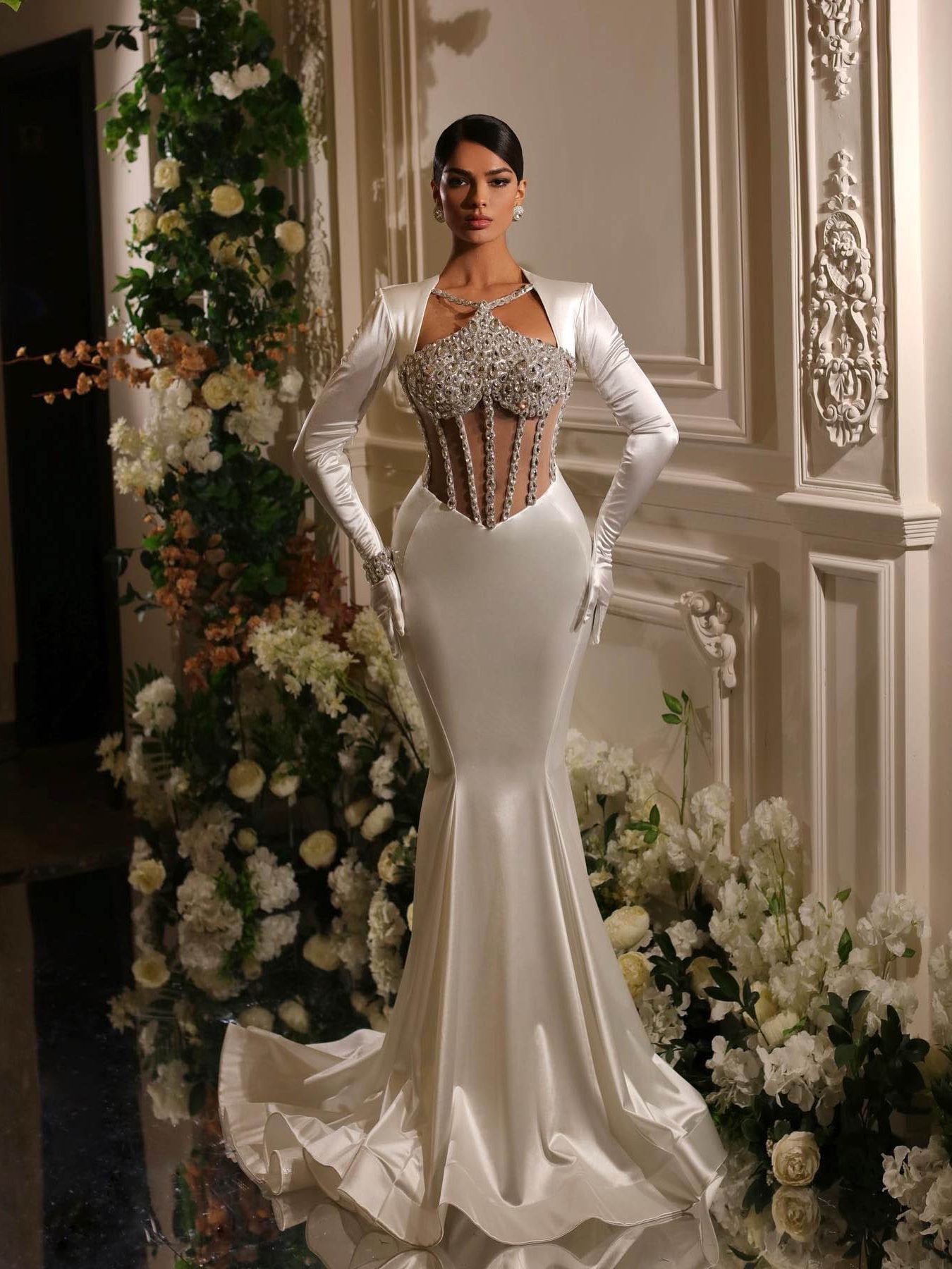 Elegant Satin Mermaid Wedding Dress Luxury Crystal Beading V Neck Long Sleeve Bridal Gowns Bride Dresses