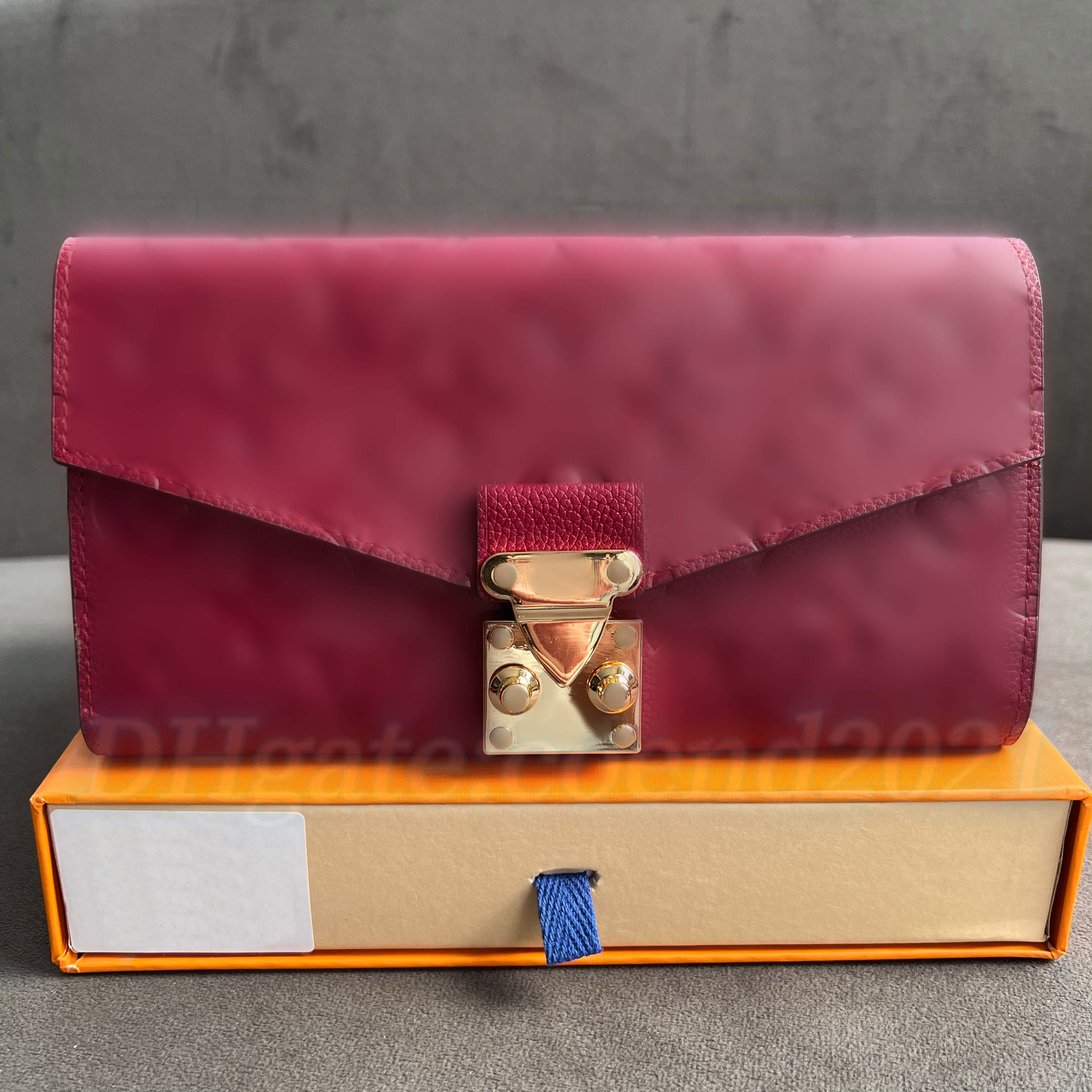 highend quality Mens wallet Women card holders Designer wallets Cardholder Purse passport Holders Embossed Luxury Coin purses Genuine Leather metal lock key pouch, Fuchsia
highend quality Mens wallet Women card holders Designer wallets Cardholder Purse passport Holders Embossed Luxury Coin purses Genuine Leather metal lock key pouch, Fuchsia
