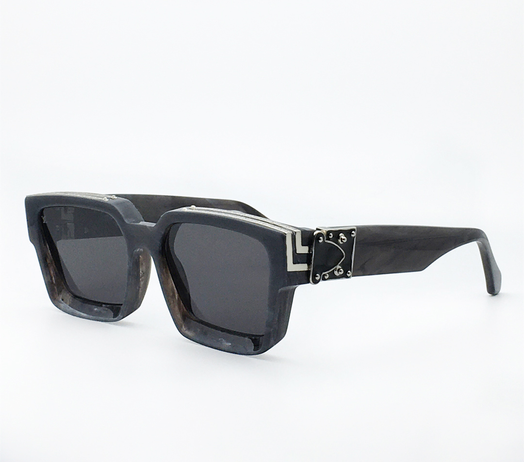 96006 Millionaire sunglasses for men women square vintage classic fashion Avant-garde style millionaires 1165 glasses Anti-Ultraviolet come with case shopping bag
96006 Millionaire sunglasses for men women square vintage classic fashion Avant-garde style millionaires 1165 glasses Anti-Ultraviolet come with case shopping bag