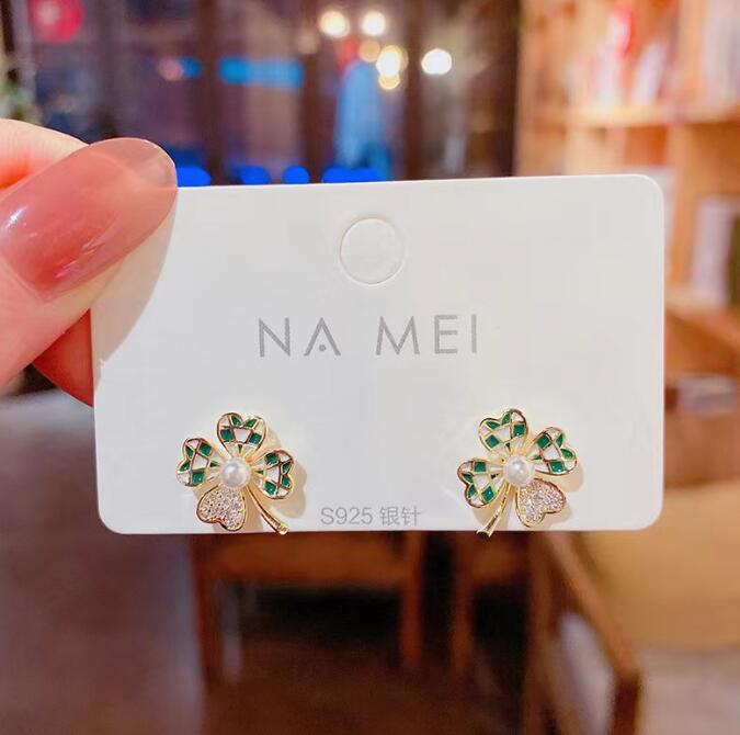 New Popular Earrings Classic Style Four-Leaf Clover Stud Earrings Beautiful Earrings Women Wedding Jewelry Earrings High Quality Gift