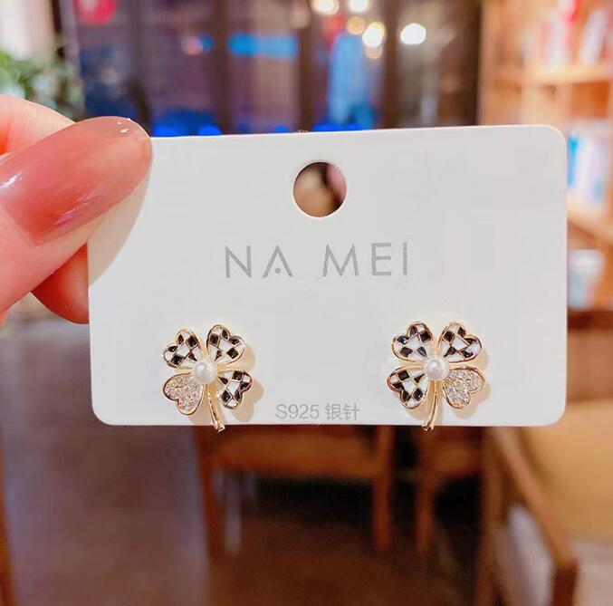 New Popular Earrings Classic Style Four-Leaf Clover Stud Earrings Beautiful Earrings Women Wedding Jewelry Earrings High Quality Gift