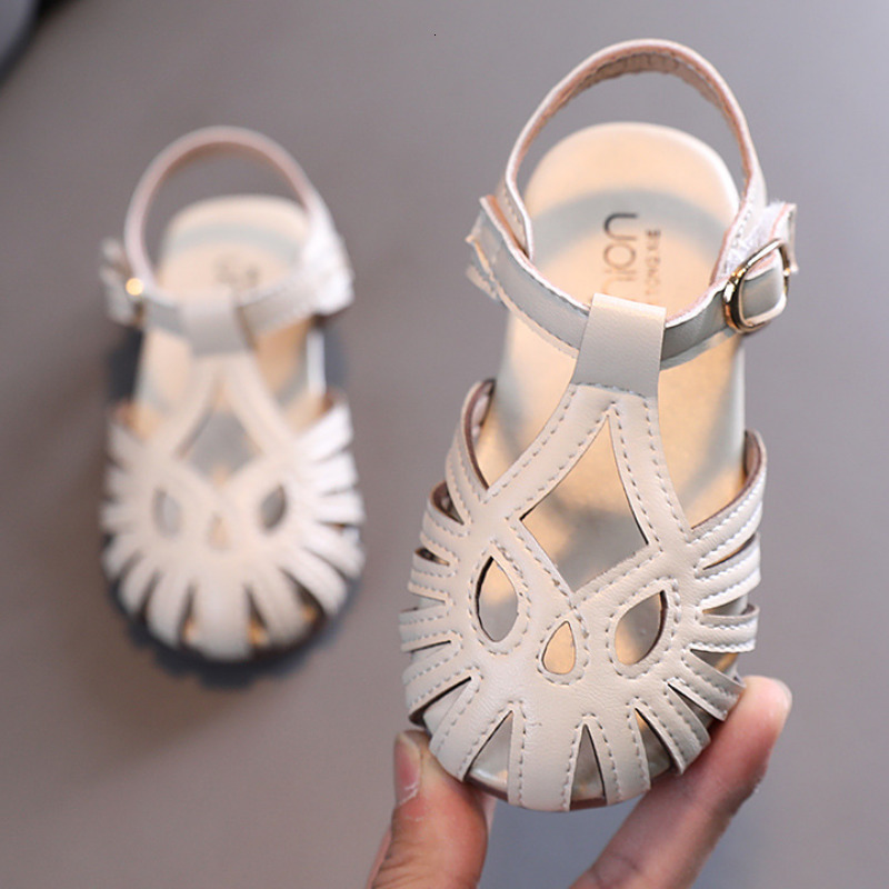 Sandals Childrens Softsoled Shoes Summer TStrap Closed Toe Little Girls Princess AntiSlip Beach CSH1102 230322