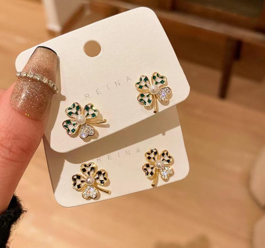 New Popular Earrings Classic Style Four-Leaf Clover Stud Earrings Beautiful Earrings Women Wedding Jewelry Earrings High Quality Gift