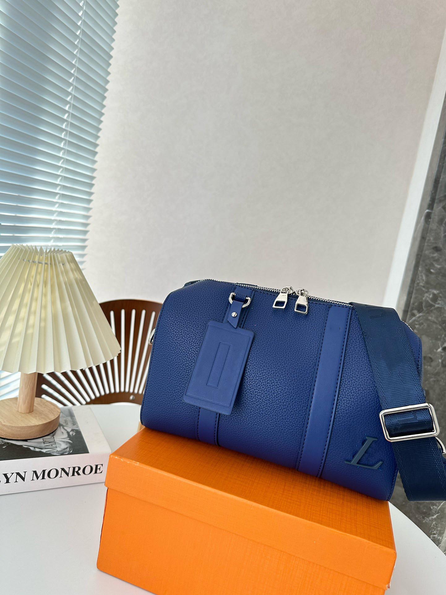 2023 Men Women Tote Bag High Quality Designer Bag Cross body Purses Handbags Pu Interior Zipper Pocket Shoulder Bags Zipper Pillow Totes, Yellow
2023 Men Women Tote Bag High Quality Designer Bag Cross body Purses Handbags Pu Interior Zipper Pocket Shoulder Bags Zipper Pillow Totes, Yellow