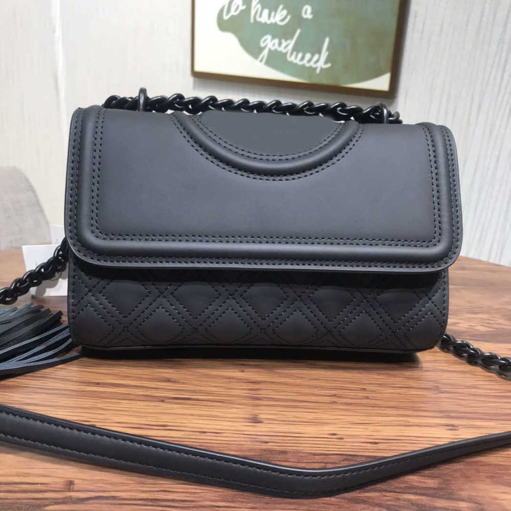 Shoulder Bags Luxurys handbags women matte black chain Square Tassel Bag Women Designer top Quality Real Leather Chain Phone Handbags 211220, Style 1--brown
Shoulder Bags Luxurys handbags women matte black chain Square Tassel Bag Women Designer top Quality Real Leather Chain Phone Handbags 211220, Style 1--brown