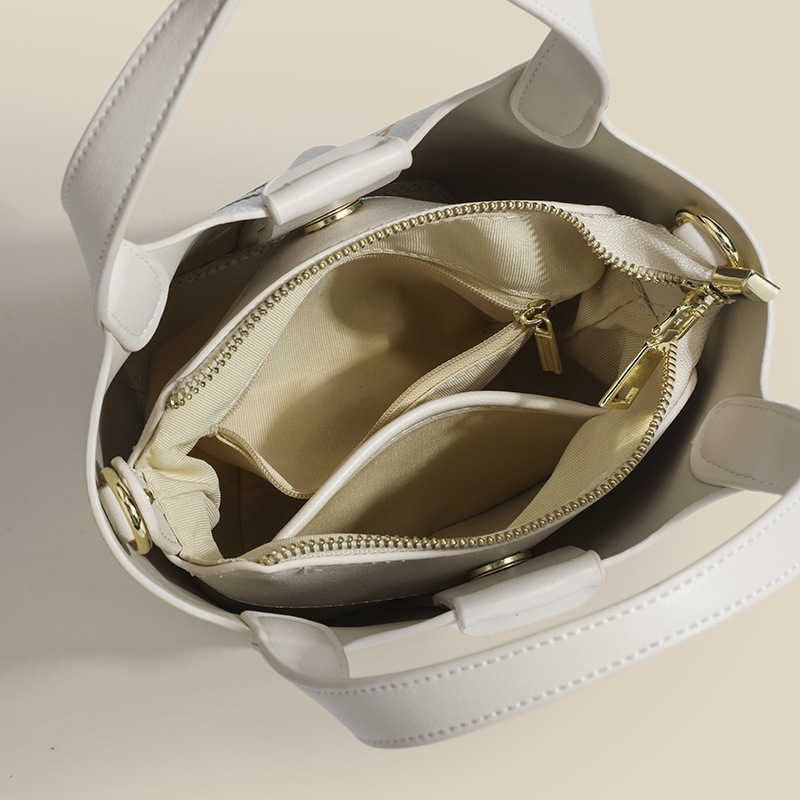 Shoulder Bags 2023 New Women s Cute Versatile Little Bear Graffiti Bucket Simple Vegetable Basket Portable Steamed Bun Mother Crossbody 230323