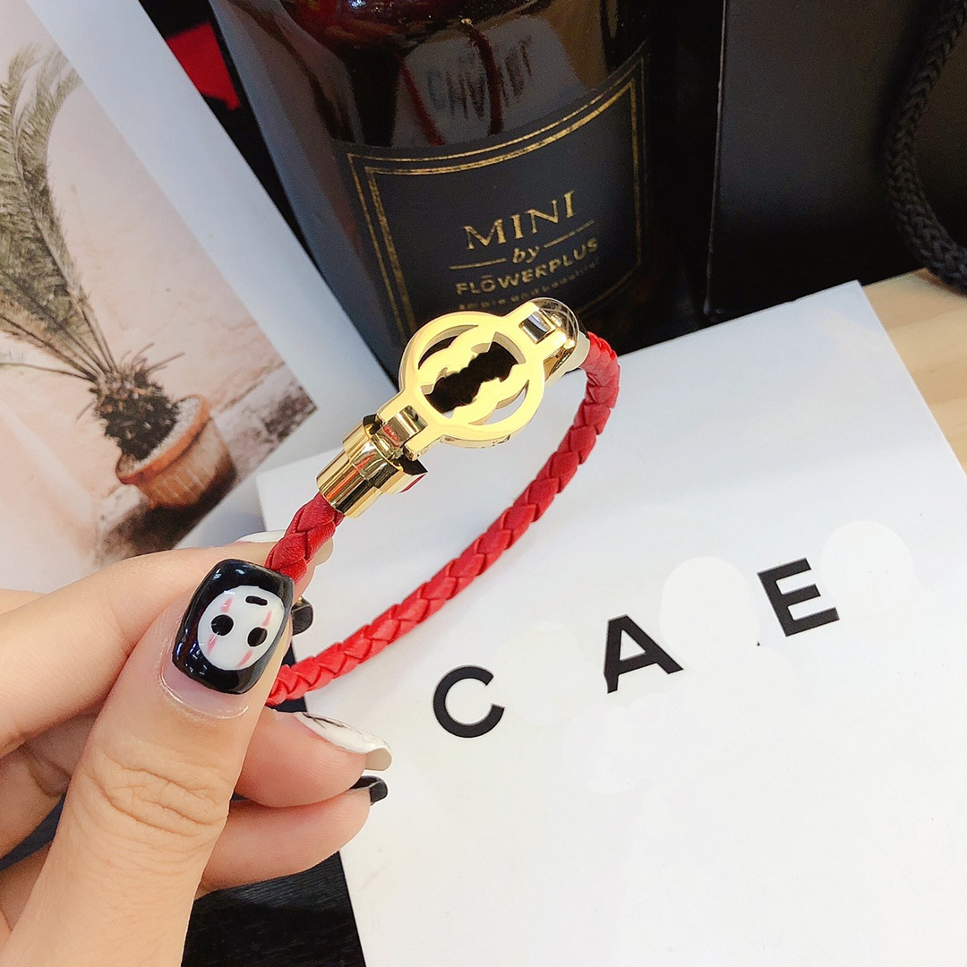 Designer Bangle Bracelet 18K Gold Women's Leather Bracelet Charm Bracelet Romantic Jewelry Fashion Design Europe Tennis Racquet Stainless Steel Bangle With Box
Designer Bangle Bracelet 18K Gold Women's Leather Bracelet Charm Bracelet Romantic Jewelry Fashion Design Europe Tennis Racquet Stainless Steel Bangle With Box