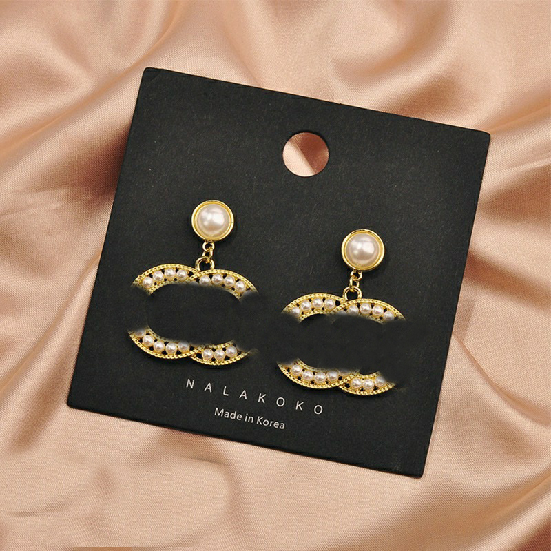Classic Gold Plated Luxury Style Pearl Stud Earrings Letter Pendant Designer Earring Jewelry Women High Quality For Women Gifts S925 Silver Needle
Classic Gold Plated Luxury Style Pearl Stud Earrings Letter Pendant Designer Earring Jewelry Women High Quality For Women Gifts S925 Silver Needle