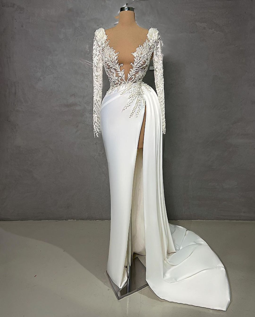 Exquisite Mermaid Evening Dresses Long Sleeves V Neck Beaded Appliques Sequins Lace Hollow Floor Length Side Slit Prom Dress Formal Gowns Plus Size Go