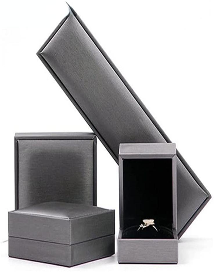 Jewelry Box Brushed PU Leather Ring Pendant Bracelet Necklace Boxes Display Storage Organizer for Wedding Birthday Gift3234378
Jewelry Box Brushed PU Leather Ring Pendant Bracelet Necklace Boxes Display Storage Organizer for Wedding Birthday Gift3234378