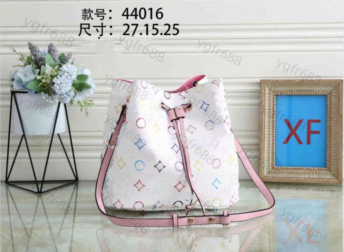 Luxurys Designer bags Womens Shoulder Bags Ladies Shopping Drawstring Bag Cross body Handbags Crossbody bag Tote bag Purse Casual Wallets Leather Messenger bag