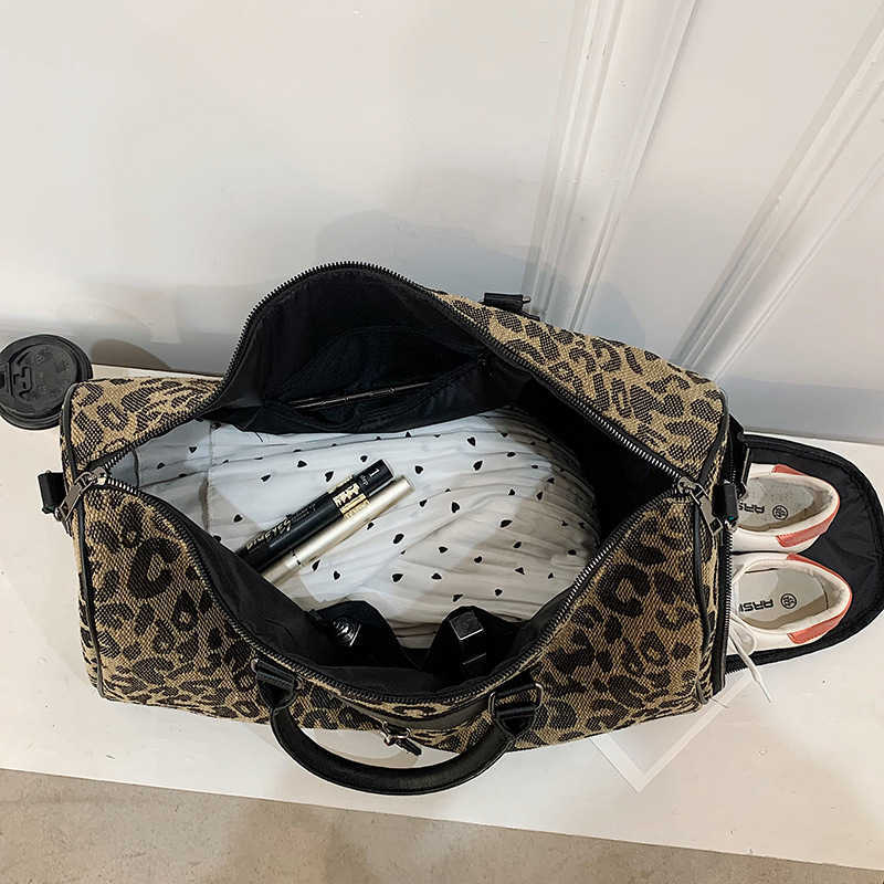 Duffel Bags New Oxford Cloth Lightweight One Shoulder Handbag Trend Leopard Print Large Capacity Business Travel Dual Use Short Distance Bag 230316, Black
Duffel Bags New Oxford Cloth Lightweight One Shoulder Handbag Trend Leopard Print Large Capacity Business Travel Dual Use Short Distance Bag 230316, Black