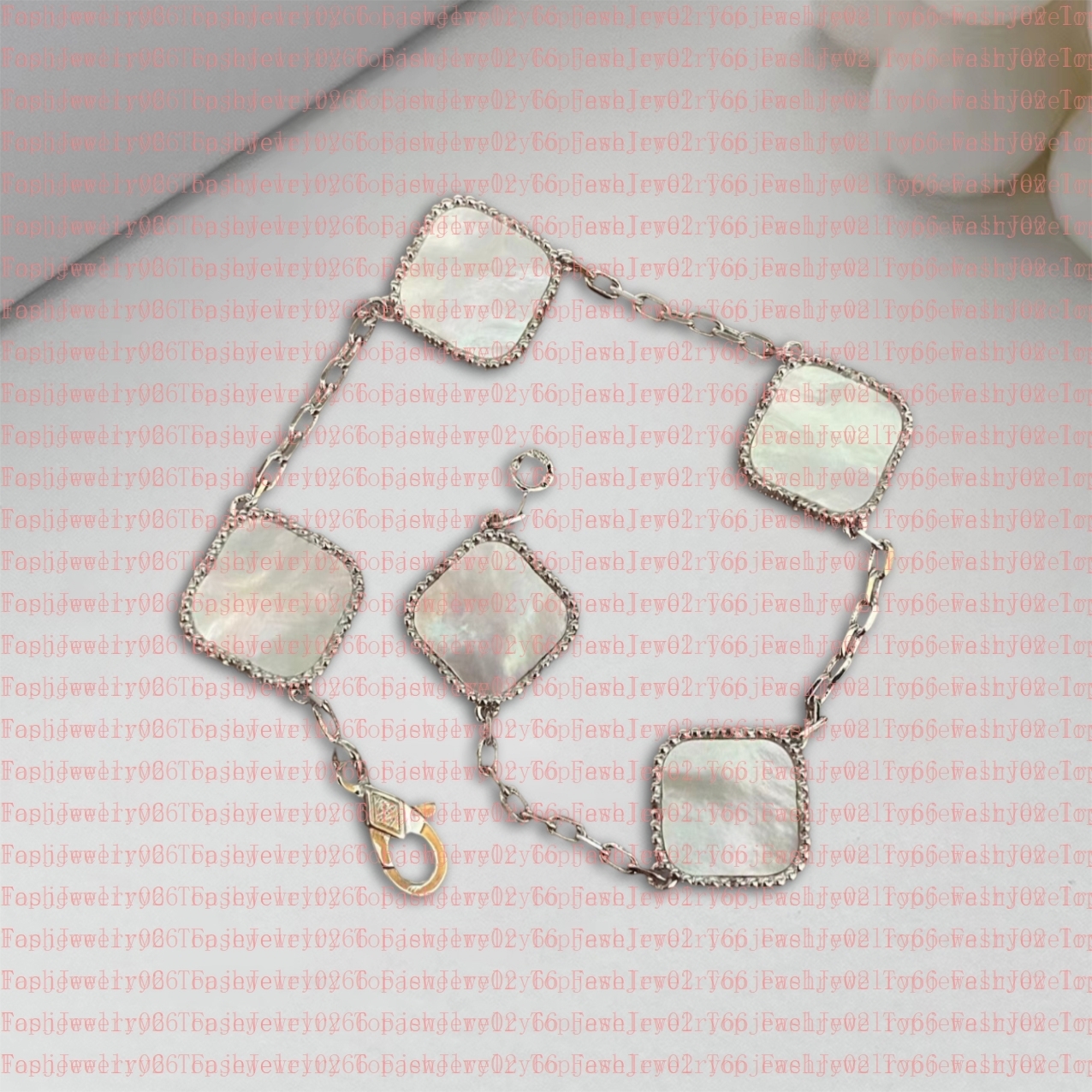 Designer classic 4/4 leaf clover charm bracelet bracelet 18K gold onyx shell mother of pearl for women and girls wedding mother's day jewelry women gift does not fade
Designer classic 4/4 leaf clover charm bracelet bracelet 18K gold onyx shell mother of pearl for women and girls wedding mother's day jewelry women gift does not fade