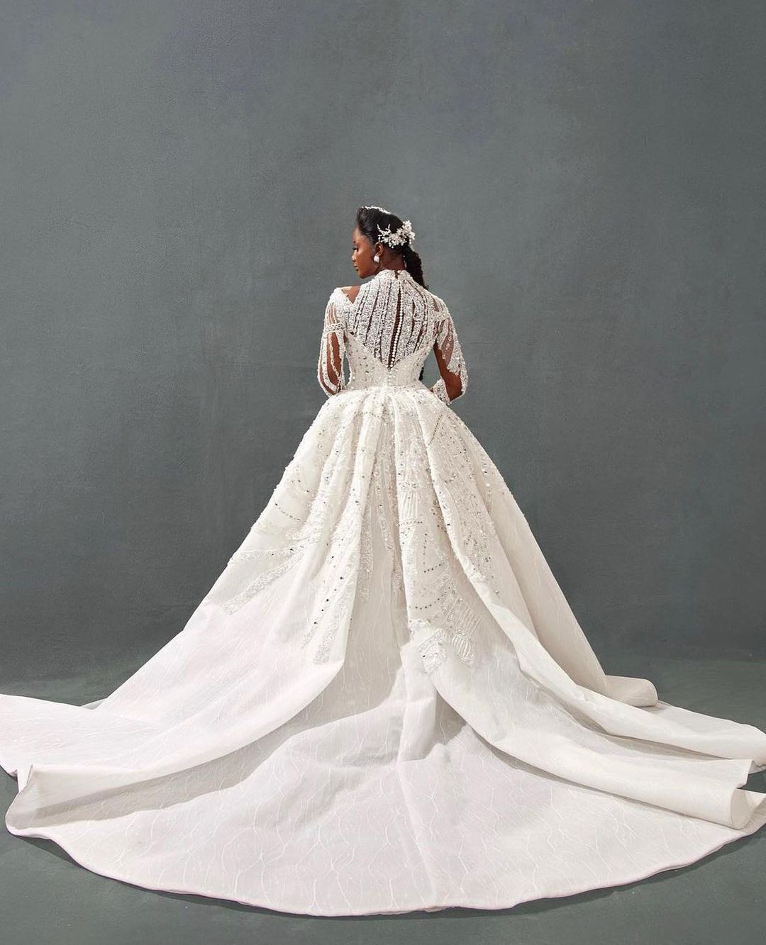 Luxury Mermaid Wedding Dresses Long Sleeves V Neck Halter Appliques Sequins Beaded Detachable Train Diamonds 3D Lace Floor Length Lace Bridal Gowns Cu