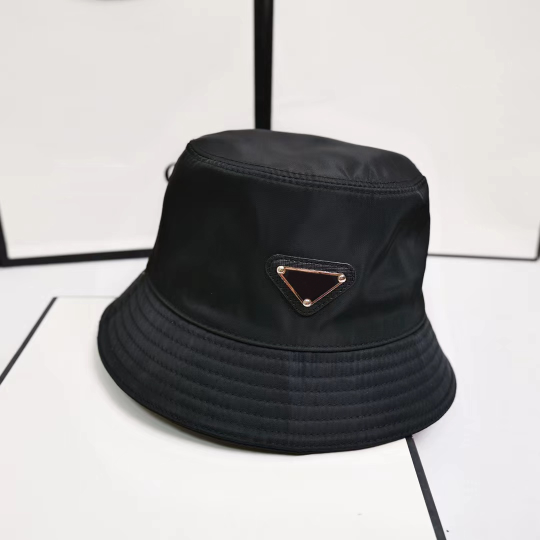 Designer Fisherman hat Beanie cap Men's and women's same shade bucket hat classic metal inverted triangle logo Cornice hat 8 colors optional, Red
Designer Fisherman hat Beanie cap Men's and women's same shade bucket hat classic metal inverted triangle logo Cornice hat 8 colors optional, Red