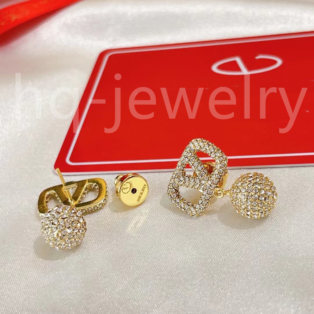 2023 earrings designer for women stud luxury gold heart shape pearl crystal gold double V letter 925s silver jewelry classic 89494
2023 earrings designer for women stud luxury gold heart shape pearl crystal gold double V letter 925s silver jewelry classic 89494